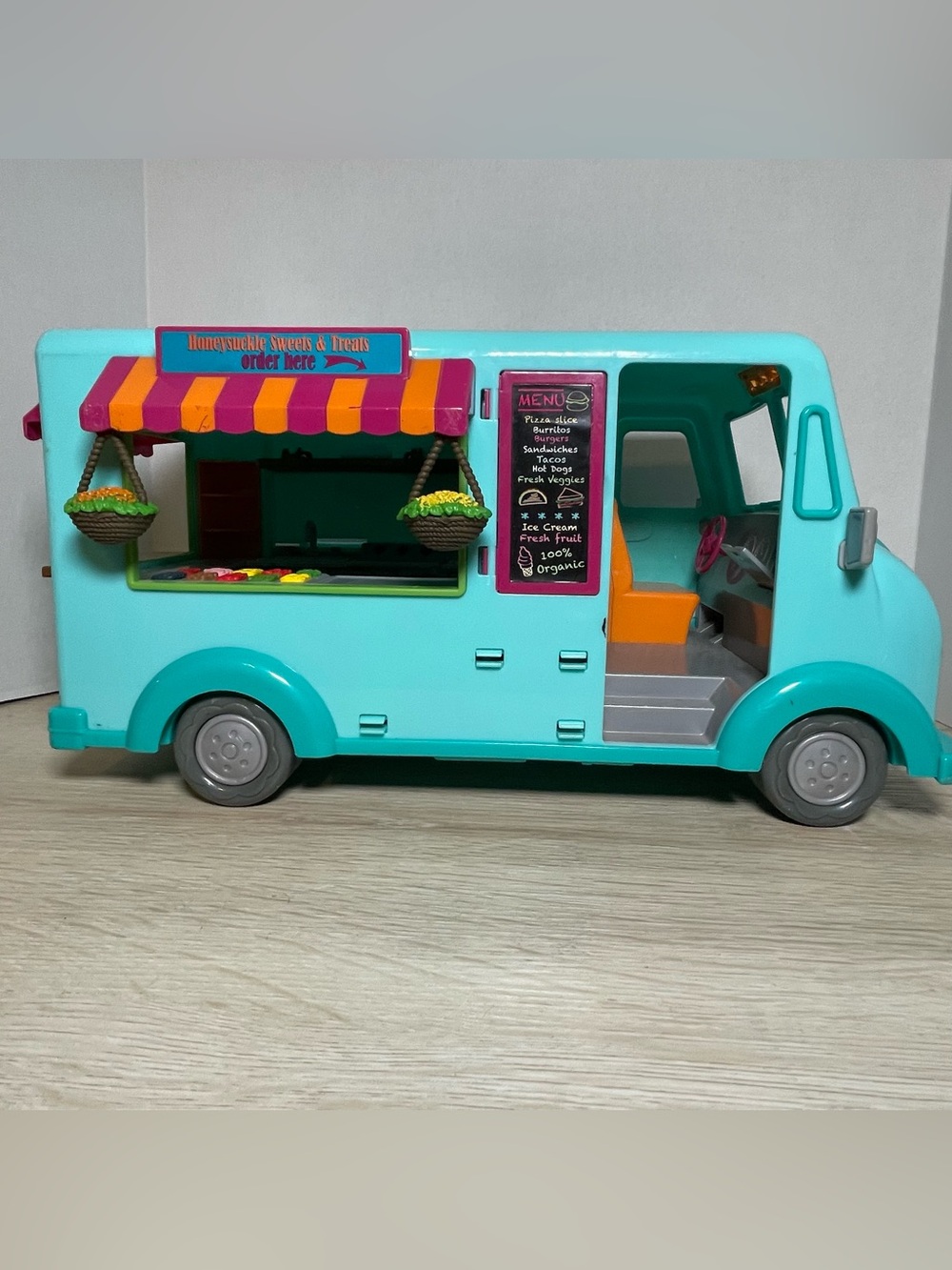 Li'l Woodzeez Honeysuckle Sweets & Treats Food Truck  No Accessories